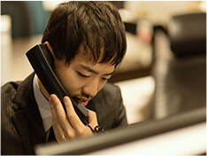 広告業者との打ち合わせの画像